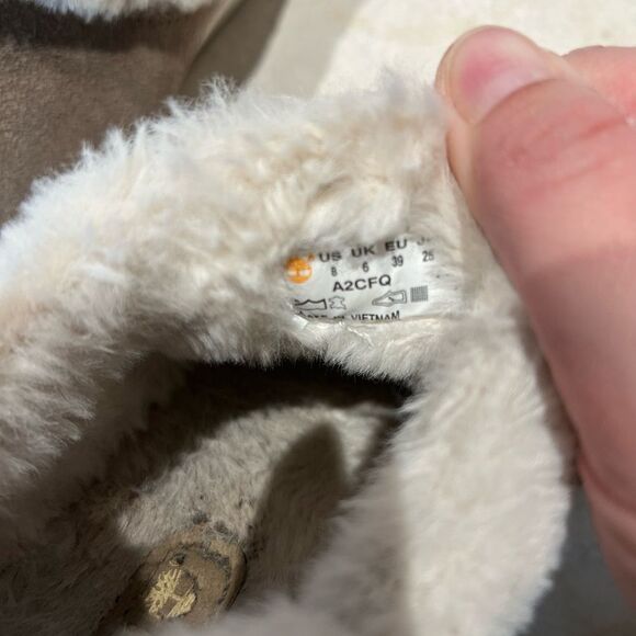 Timberland Women’s Suede Slip-On Shoes with Faux Fur Lining - Size 8, Preloved - Picture 11 of 13